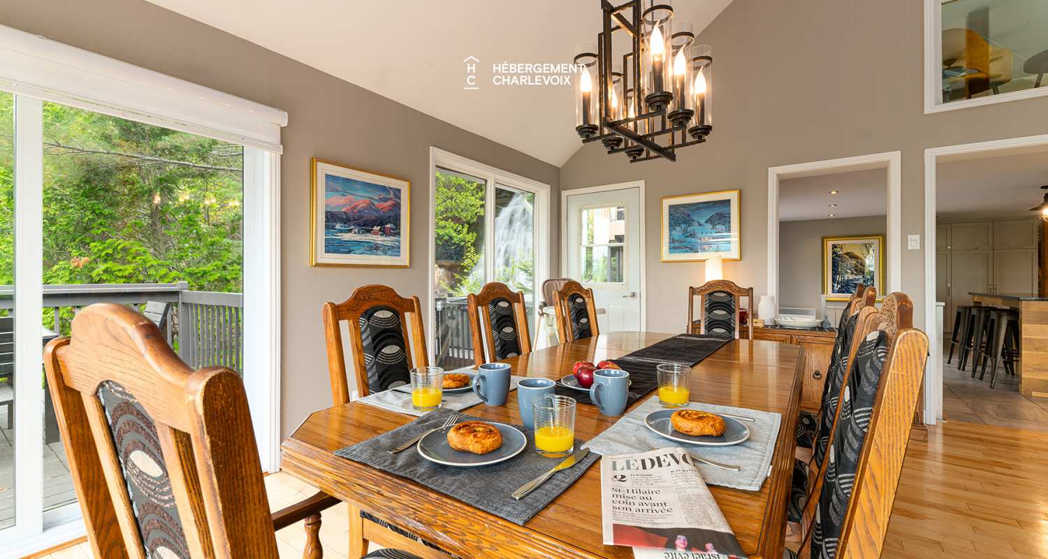 CHU-35 - Un spa accompagné d'une petite cascade d'eau