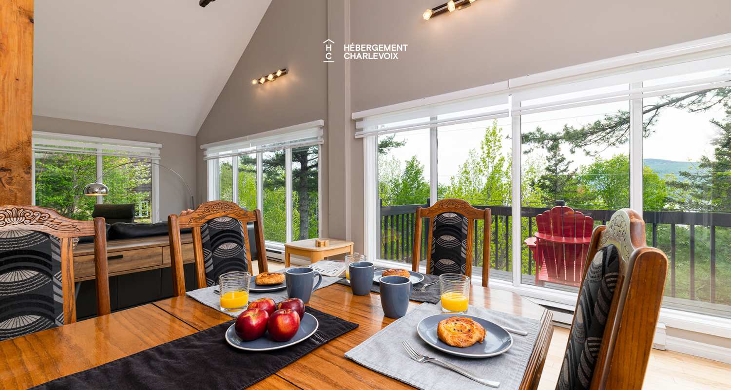 CHU-35 - Un spa accompagné d'une petite cascade d'eau