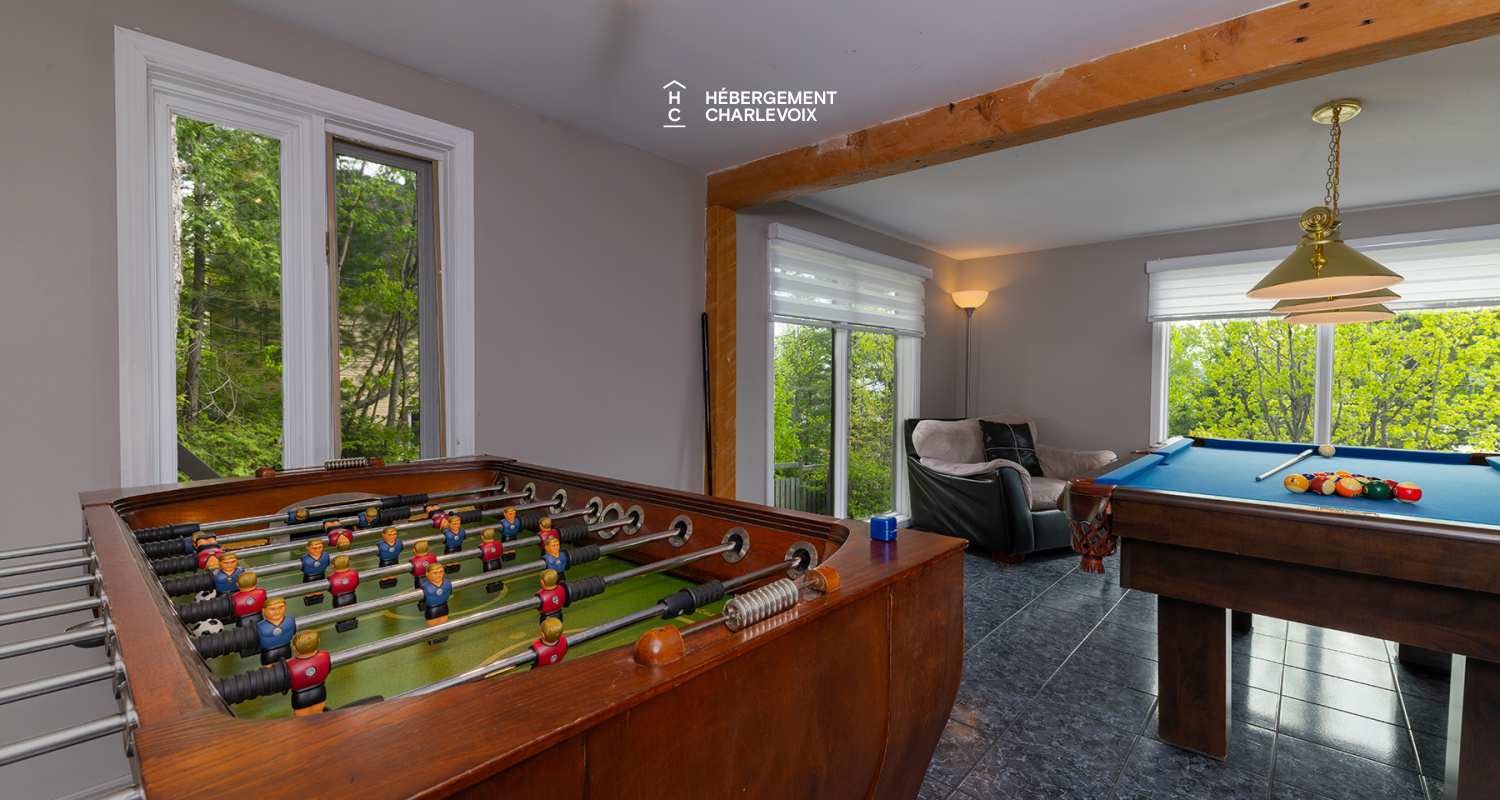 CHU-35 - Un spa accompagné d'une petite cascade d'eau