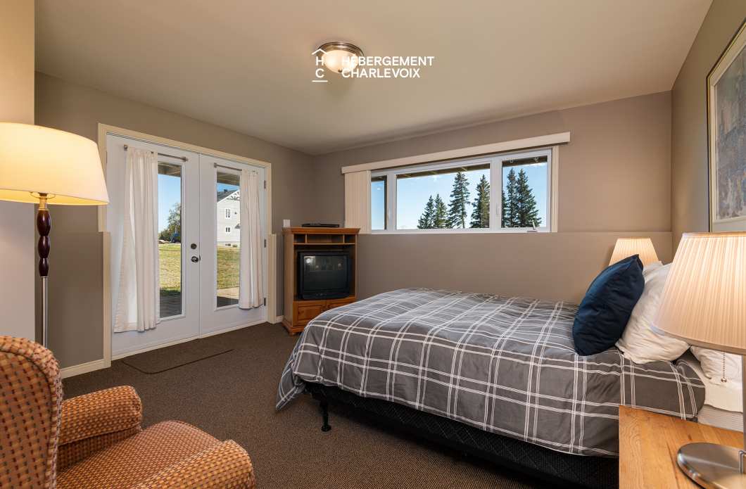 CIN-57-1 - Grand chalet avec 2 unités confortables avec vue sur le fleuve!