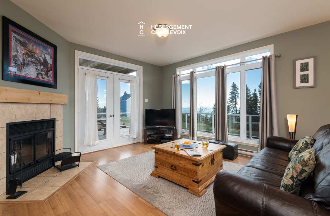 CIN-57-1 - Grand chalet avec 2 unités confortables avec vue sur le fleuve!