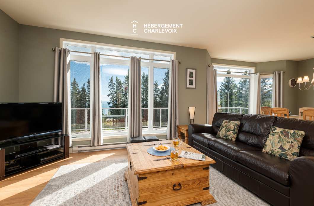 CIN-57-1 - Grand chalet avec 2 unités confortables avec vue sur le fleuve!