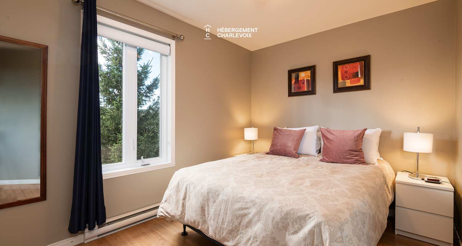 CIN-57-2 - Book for 2 families, while respecting sanitary measures, since this residence is designed to convert into two separate units.