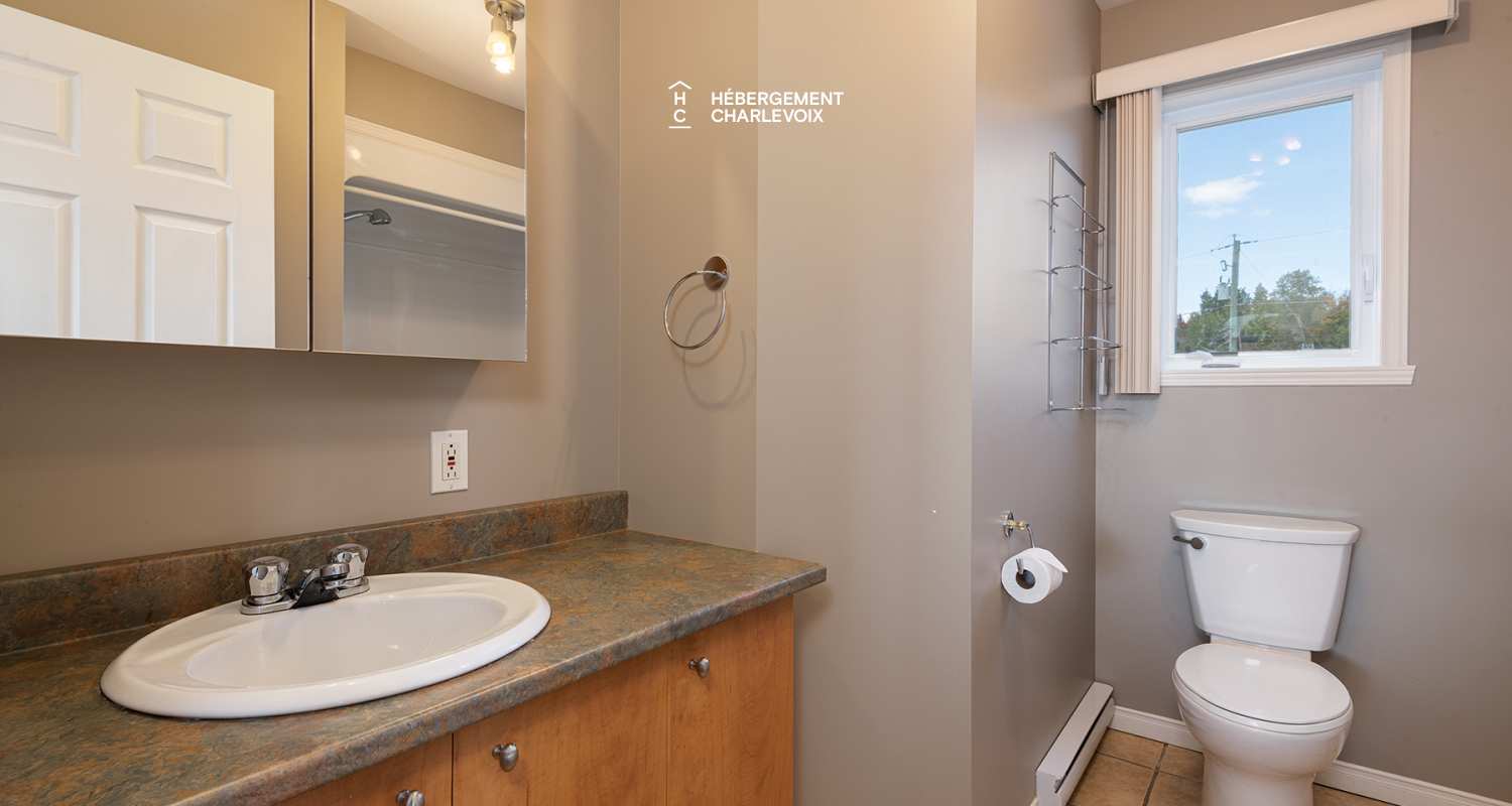 CIN-57-2 - Book for 2 families, while respecting sanitary measures, since this residence is designed to convert into two separate units.