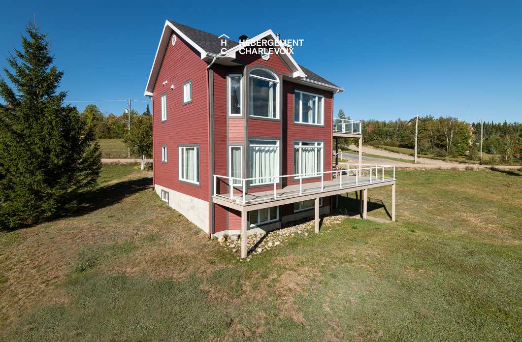 CIN-57-1 - Grand chalet avec 2 unités confortables avec vue sur le fleuve!