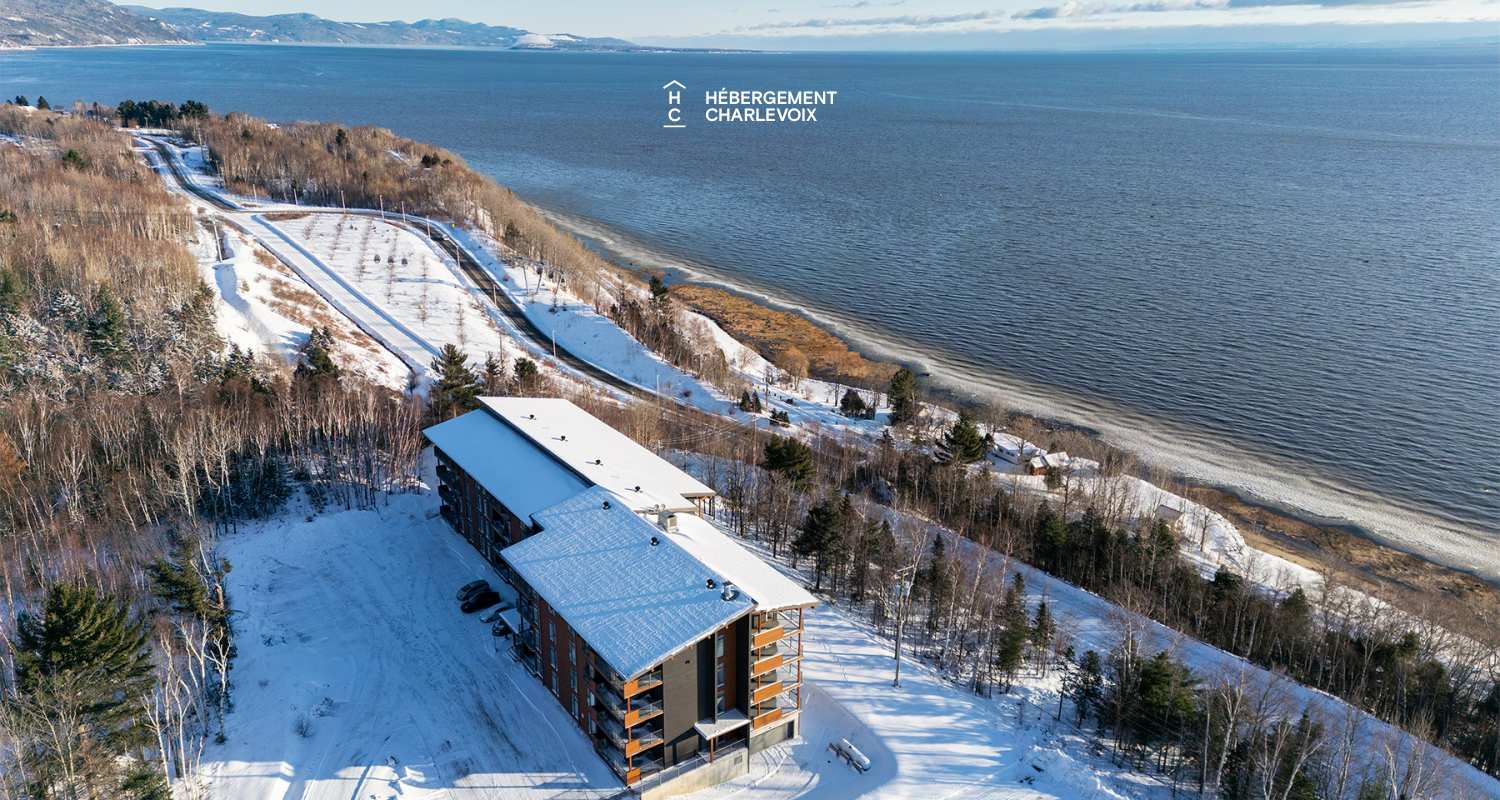 Cache 3 chambres, 1 lit King, 1 lit Queen, 2 lits simples superposés, 1 divan-lit - unité de coin - 1 à 8 personnes - Situé à moins 200 mètres du télésiège