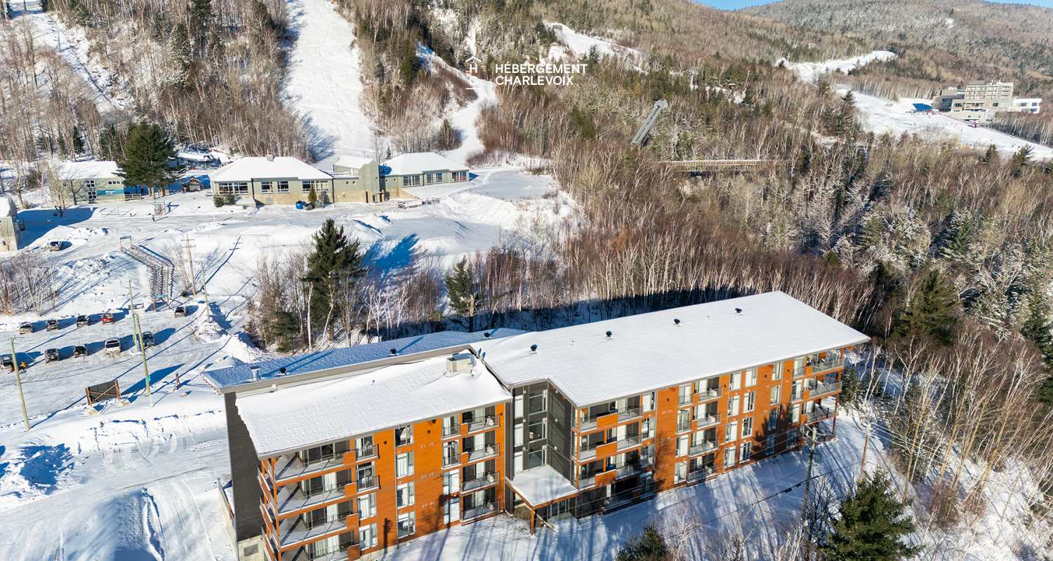 Cache 3 chambres, 1 lit King, 1 lit Queen, 2 lits simples superposés, 1 divan-lit - unité de coin - 1 à 8 personnes - Situé à moins 200 mètres du télésiège