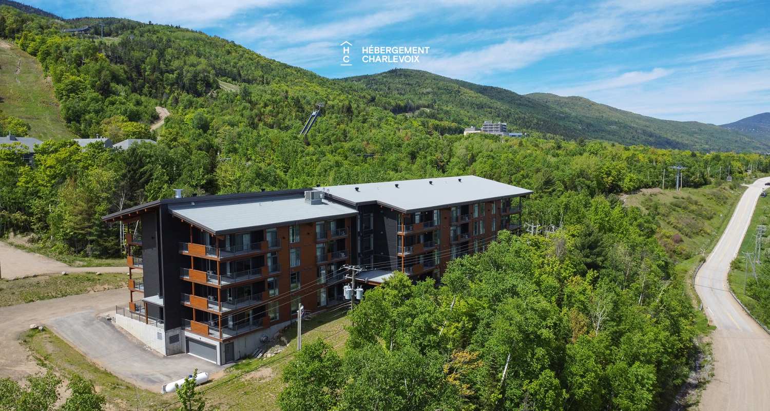 Cache 2 chambres-2 lits Queen, 1 divan-lit - 1 à 6 personnes - Is located at less than 200 meters from the chairlift