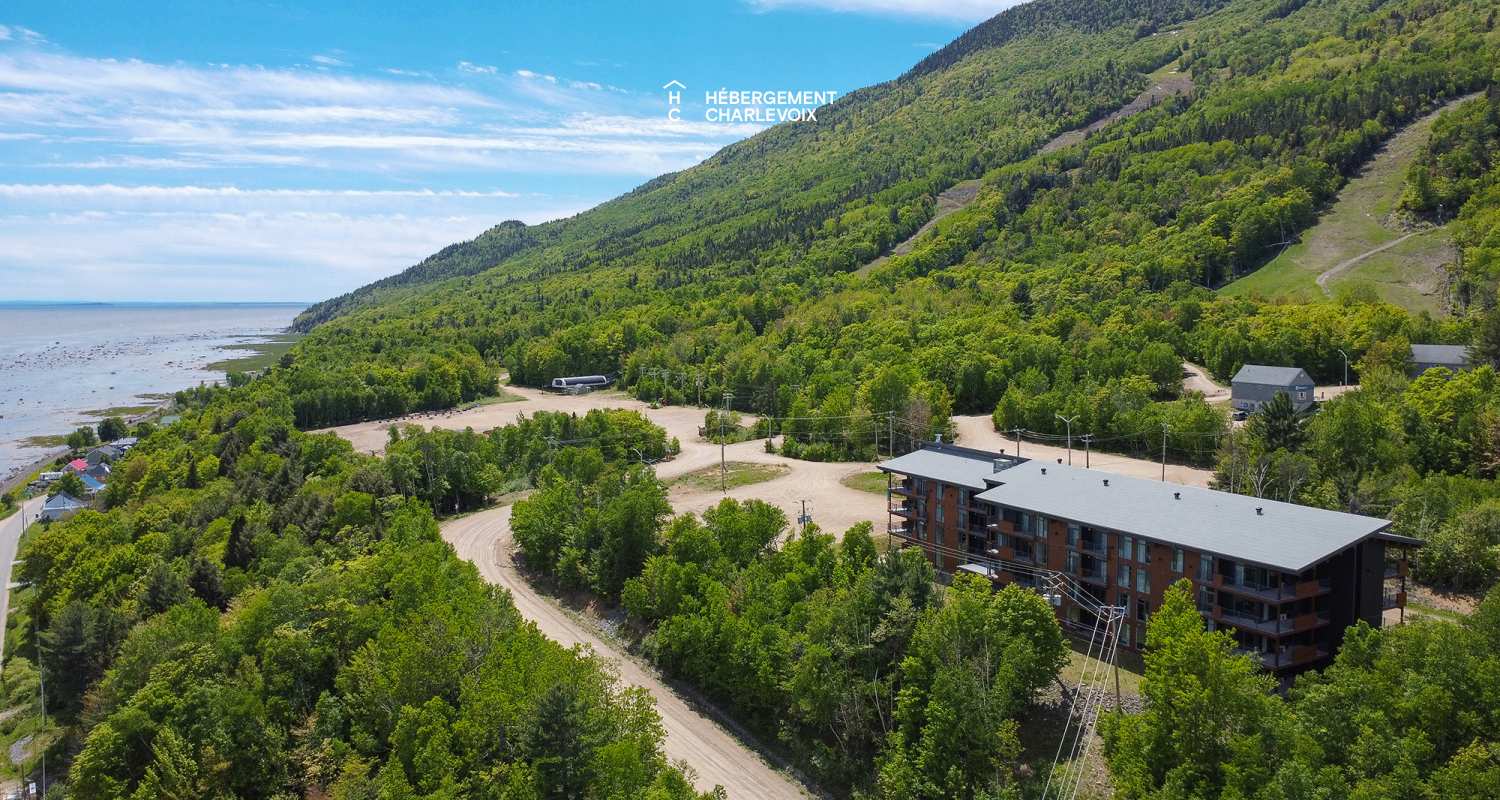 Cache 2 chambres-2 lits Queen, 2 lits simples superposés, 1 divan-lit - 1 à 8 personnes - Is located at less than 200 meters from the chairlift