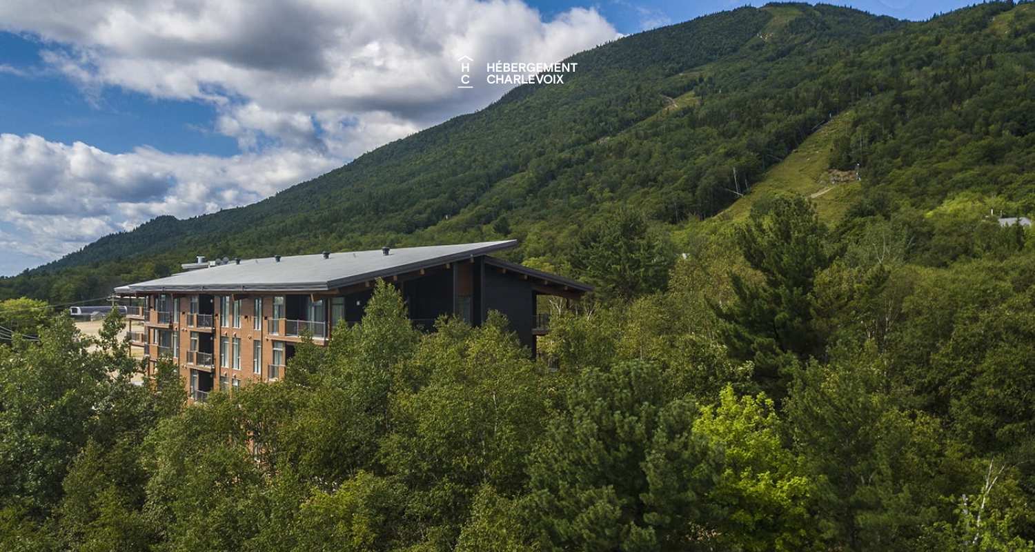 Cache 2 chambres-2 lits Queen, 1 divan-lit - 1 à 6 personnes - Is located at less than 200 meters from the chairlift