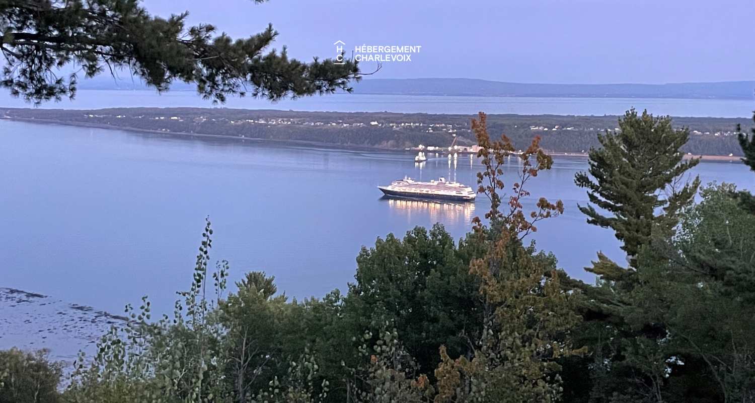DAM-330 - Breathtaking view of the St. Lawrence River.