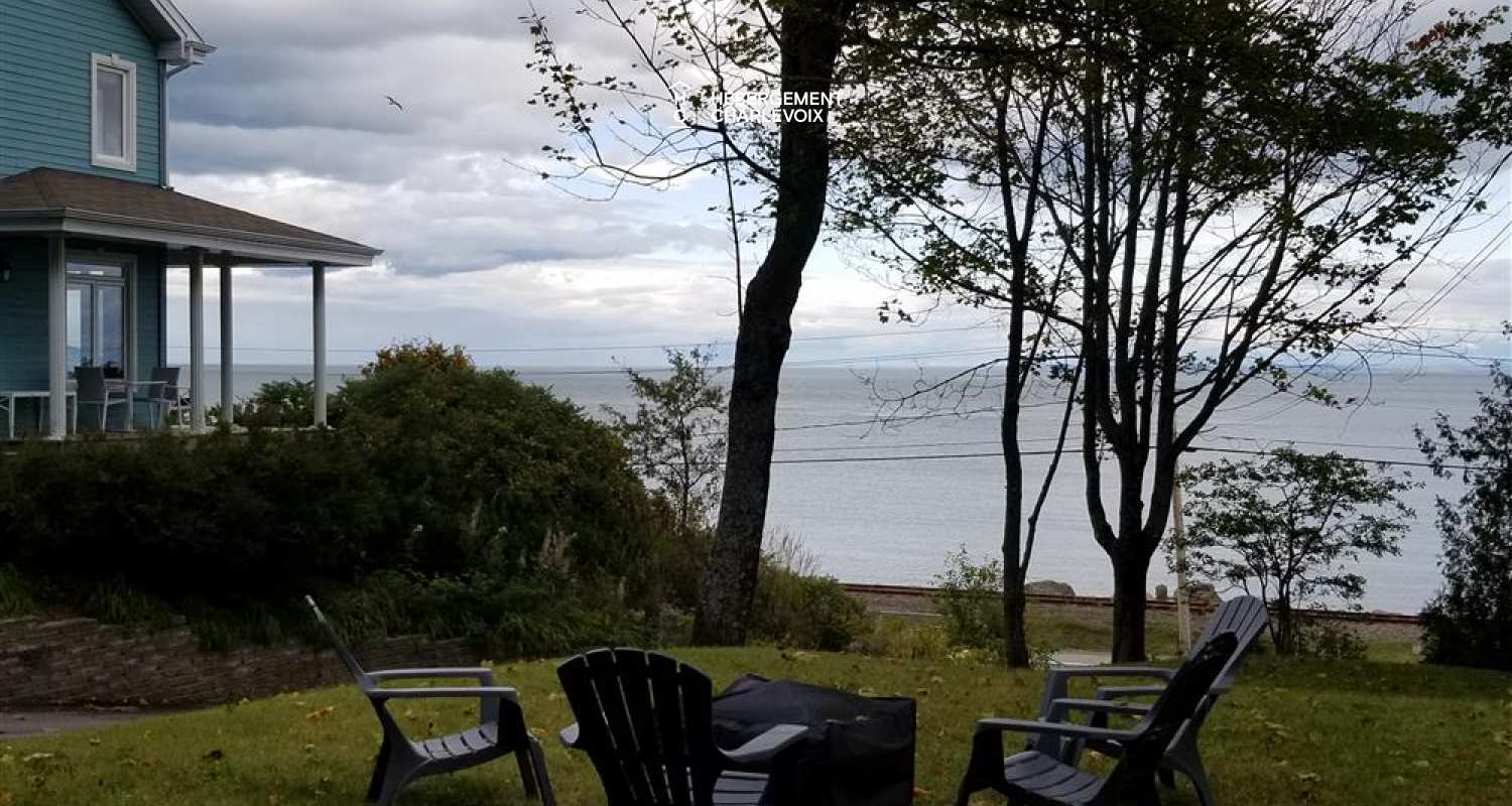 EAU- 318 - La vue est magnifique sur le Fleuve St-Laurent.