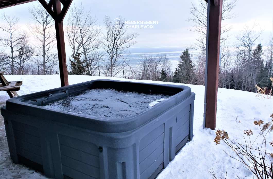 FOR-141 - Le plaisir vous attend !  SPA, sauna, vue sur le fleuve...
