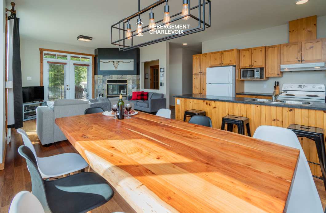 FOR-141 - Le plaisir vous attend !  SPA, sauna, vue sur le fleuve...