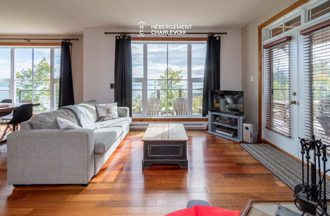 FOR-141 - Le plaisir vous attend !  SPA, sauna, vue sur le fleuve...