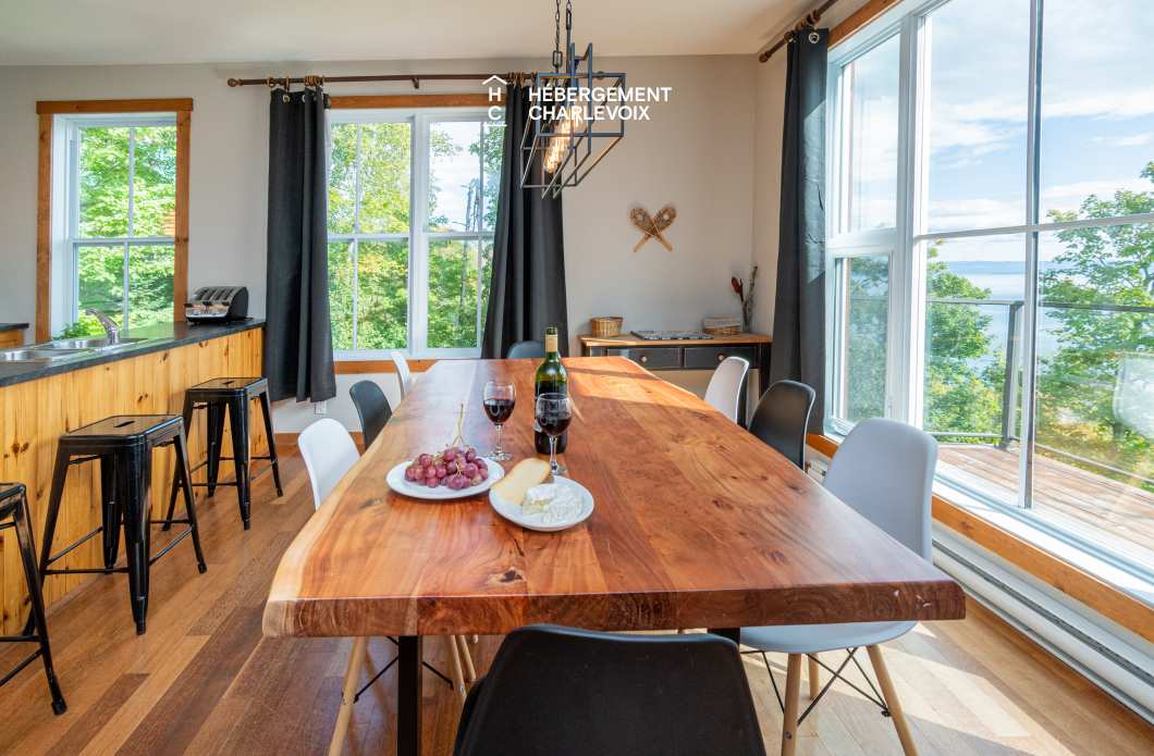 FOR-141 - Le plaisir vous attend !  SPA, sauna, vue sur le fleuve...