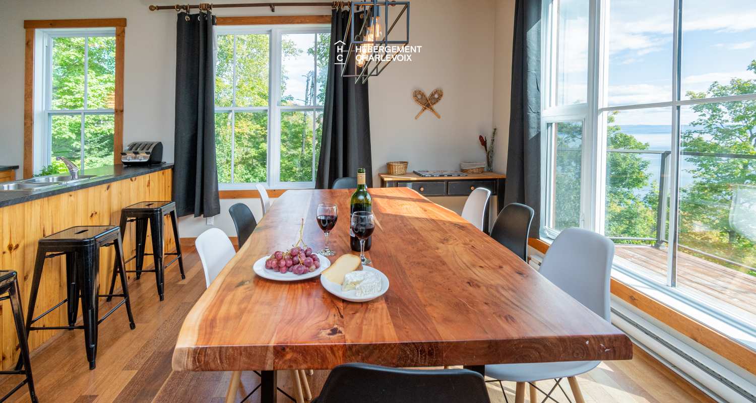 FOR-141 - Le plaisir vous attend !  SPA, sauna, vue sur le fleuve...