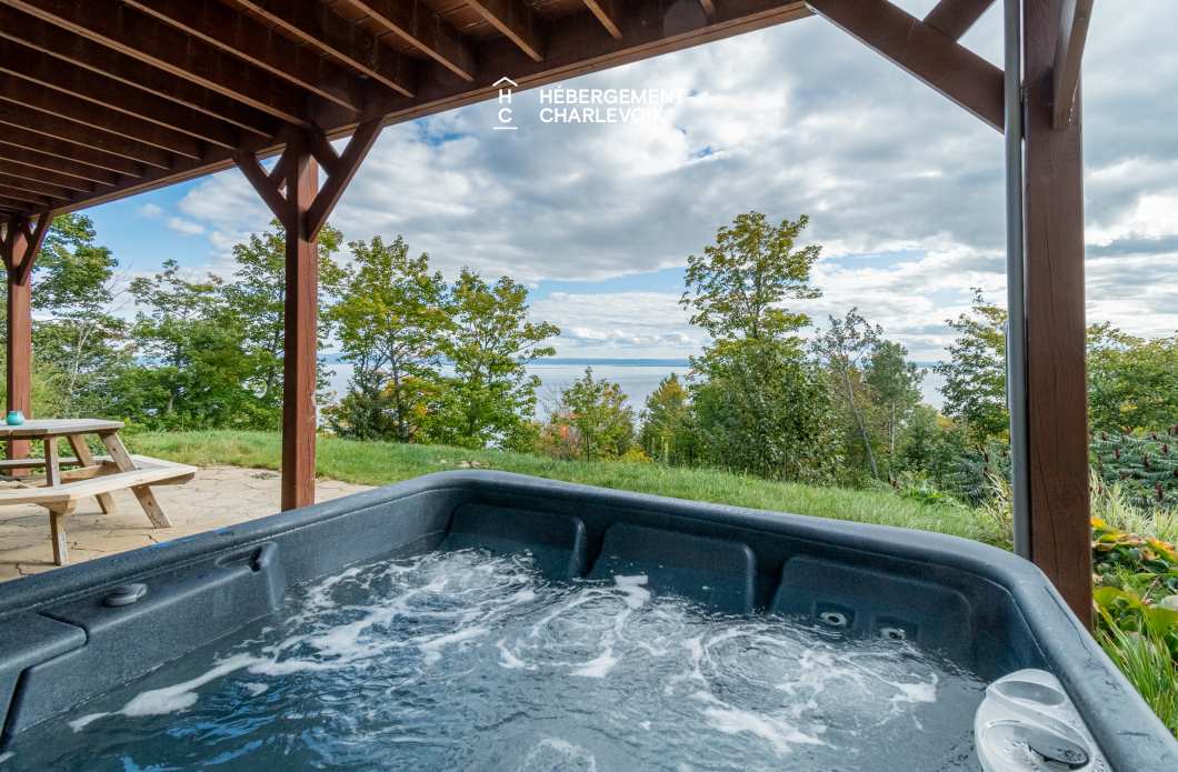 FOR-141 - Le plaisir vous attend !  SPA, sauna, vue sur le fleuve...