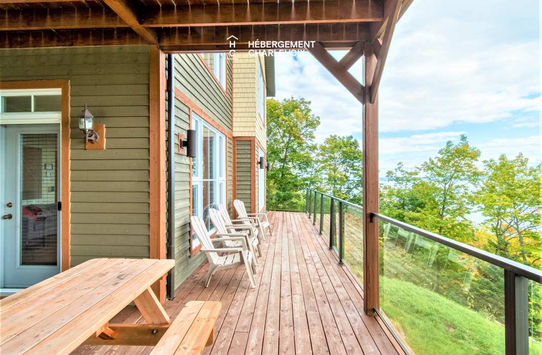 FOR-141 - Le plaisir vous attend !  SPA, sauna, vue sur le fleuve...