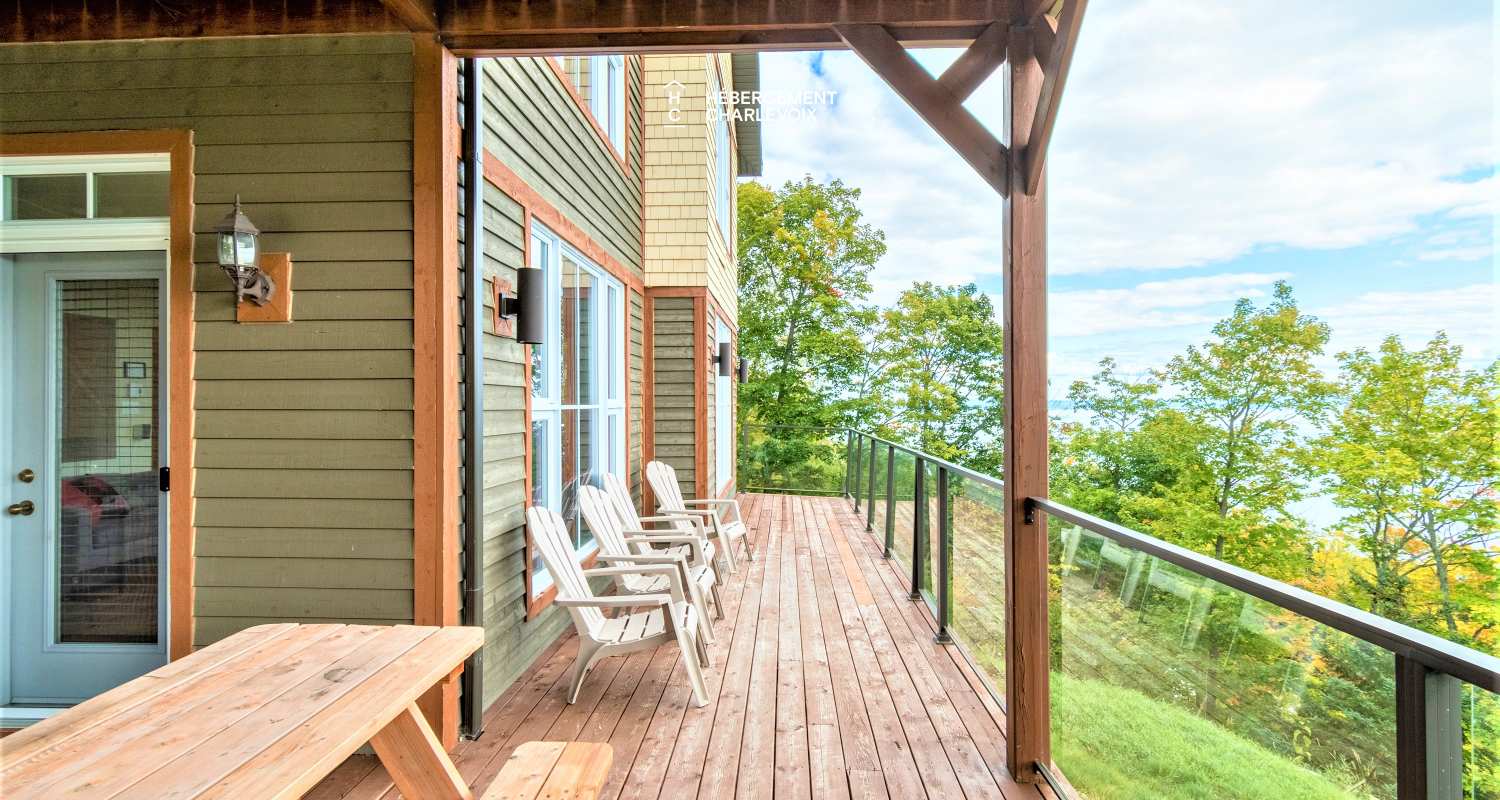 FOR-141 - Le plaisir vous attend !  SPA, sauna, vue sur le fleuve...