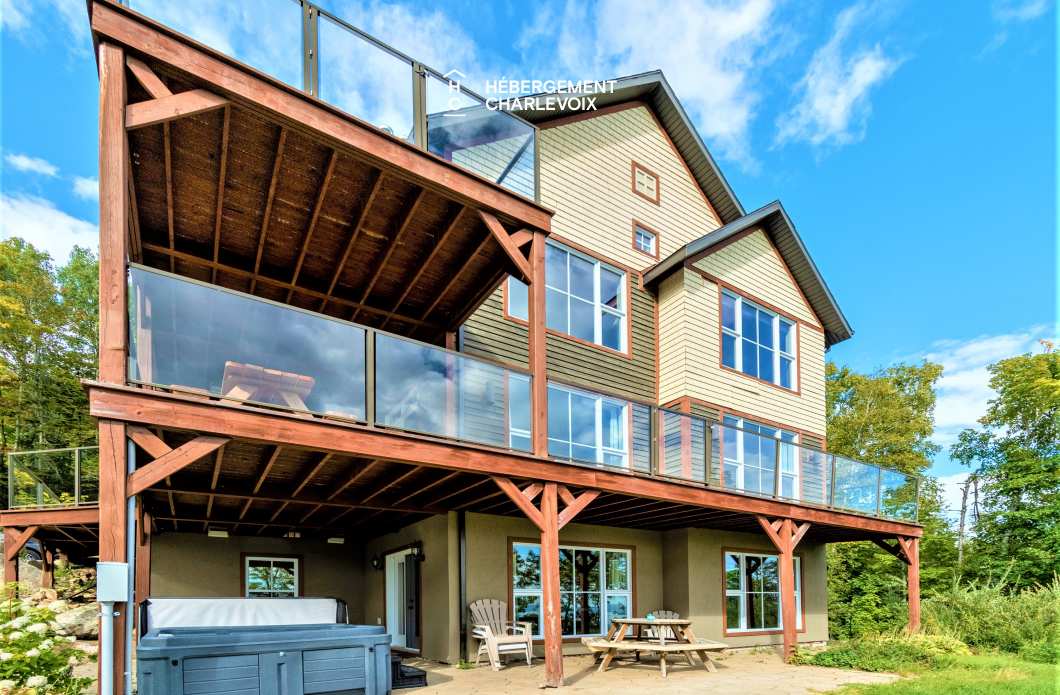 FOR-141 - Le plaisir vous attend !  SPA, sauna, vue sur le fleuve...