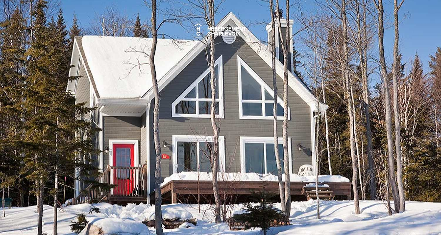 FRE-18 - Mountain refuge in a wild atmosphere