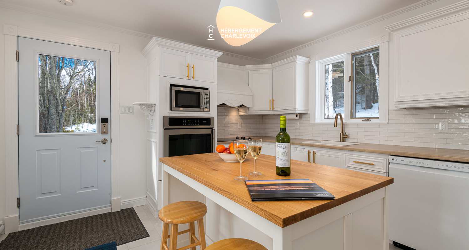 JAU-1060 - Typical bucolic house of Charlevoix