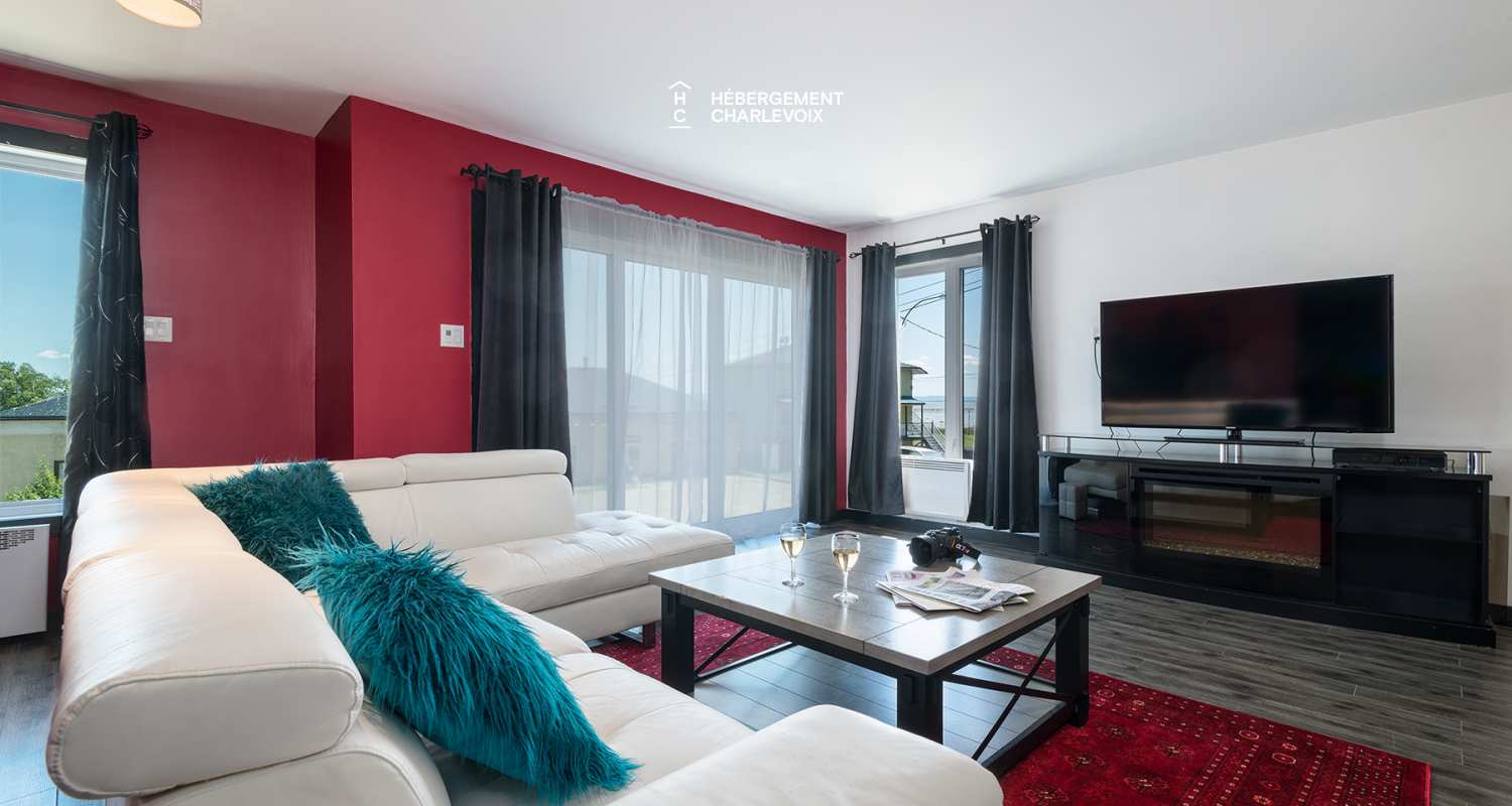 Le 1070 -  Au coeur du village près de la plage et du Massif.  Location au mois.