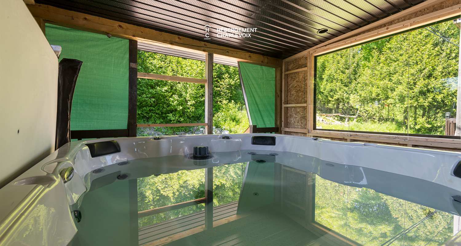 Le 1070 -  Au coeur du village près de la plage et du Massif.  Location au mois.