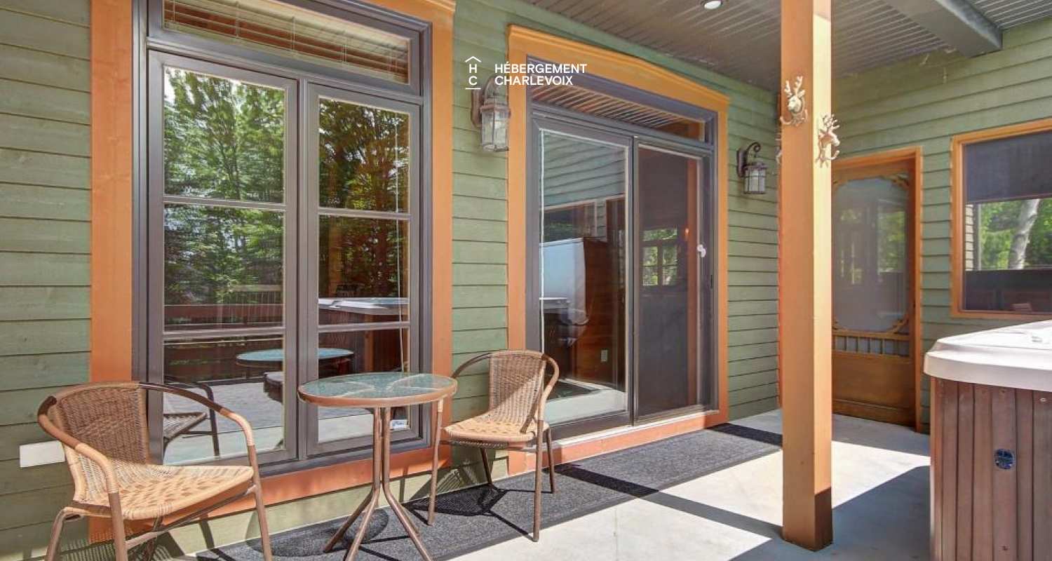 LOR-14 - Spacious terrace with a spa