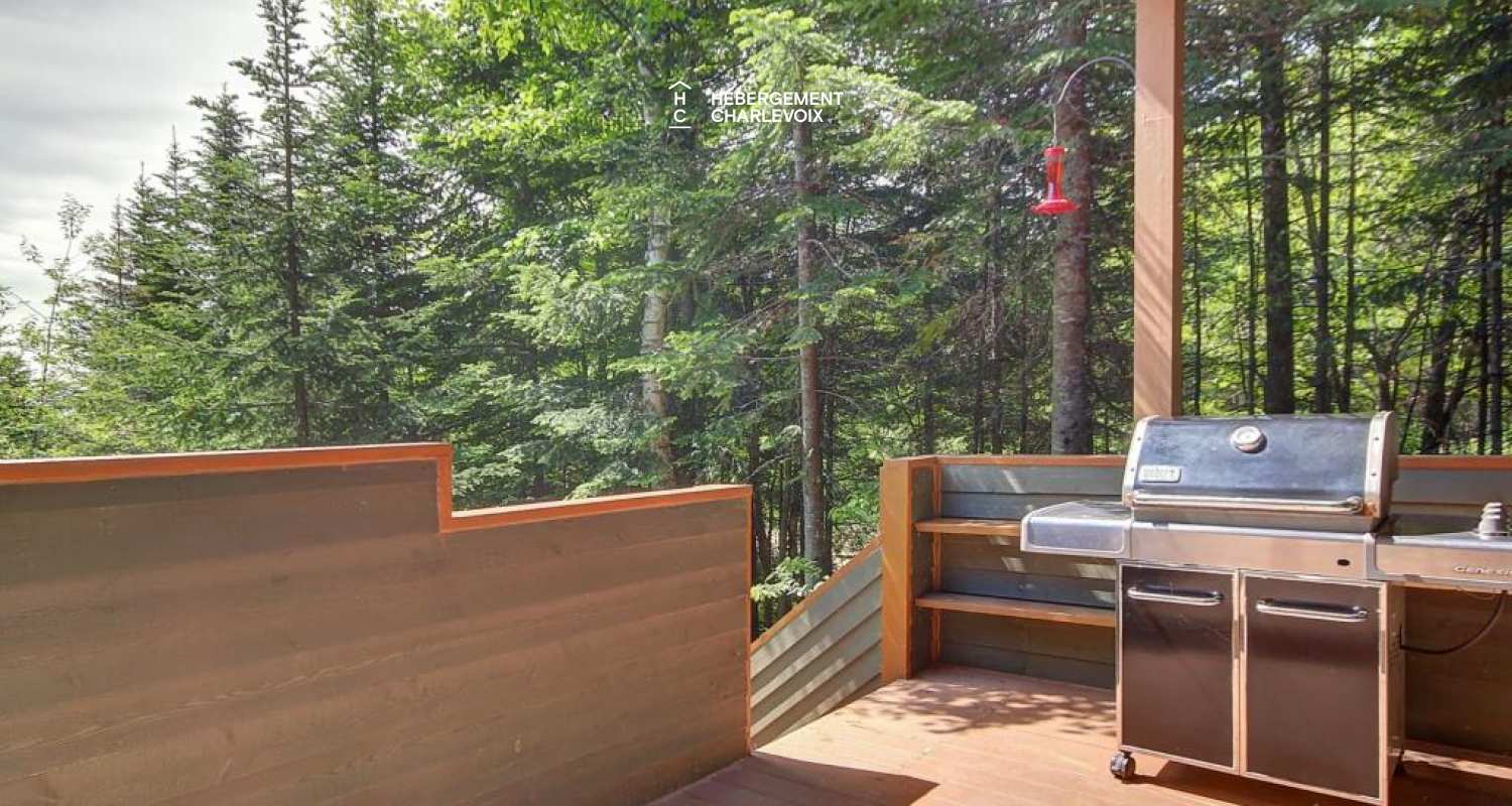 LOR-14 - Spacious terrace with a spa