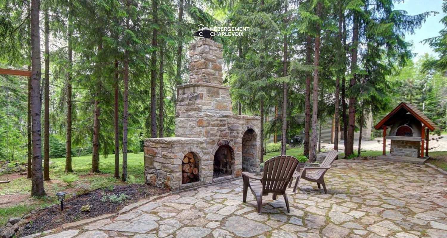 LOR-14 - Spacious terrace with a spa