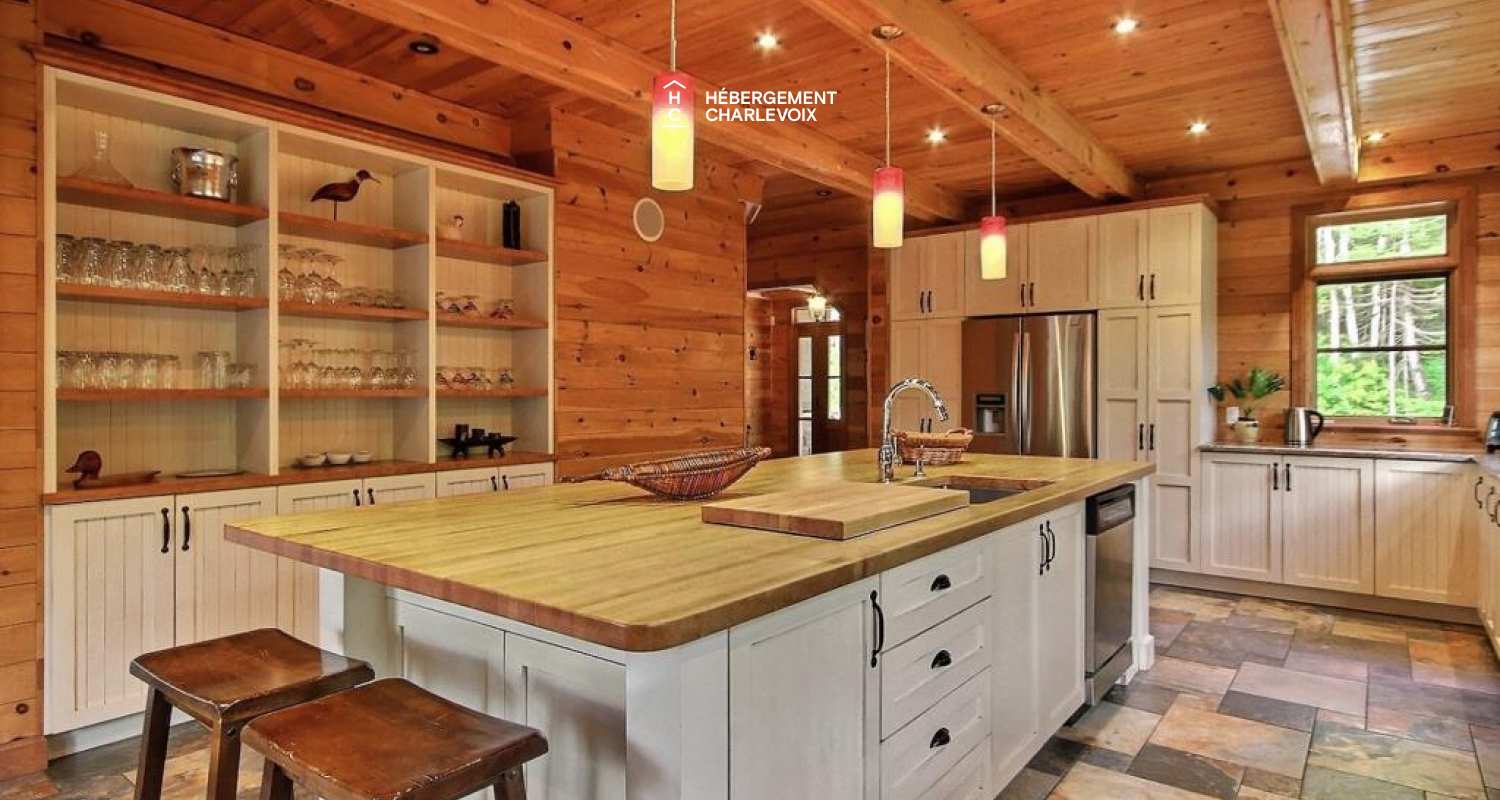 LOR-14 - Spacious terrace with a spa