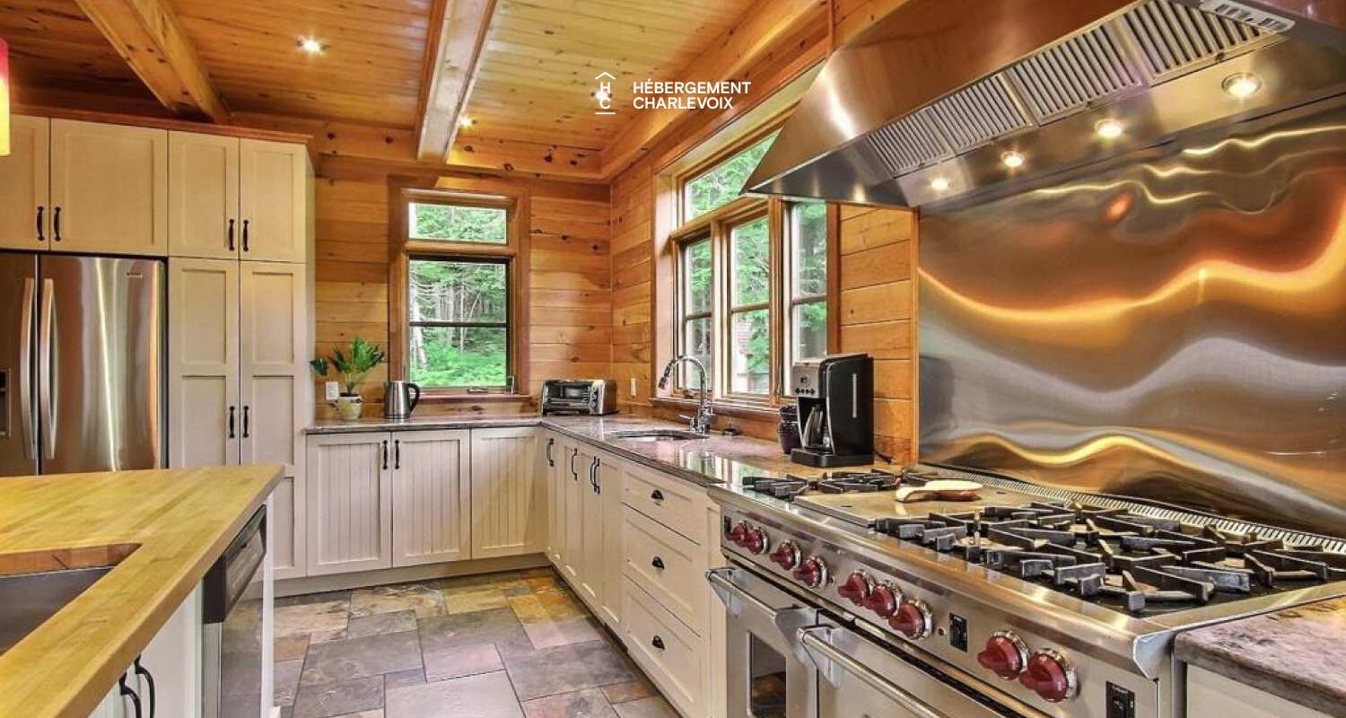 LOR-14 - Spacious terrace with a spa