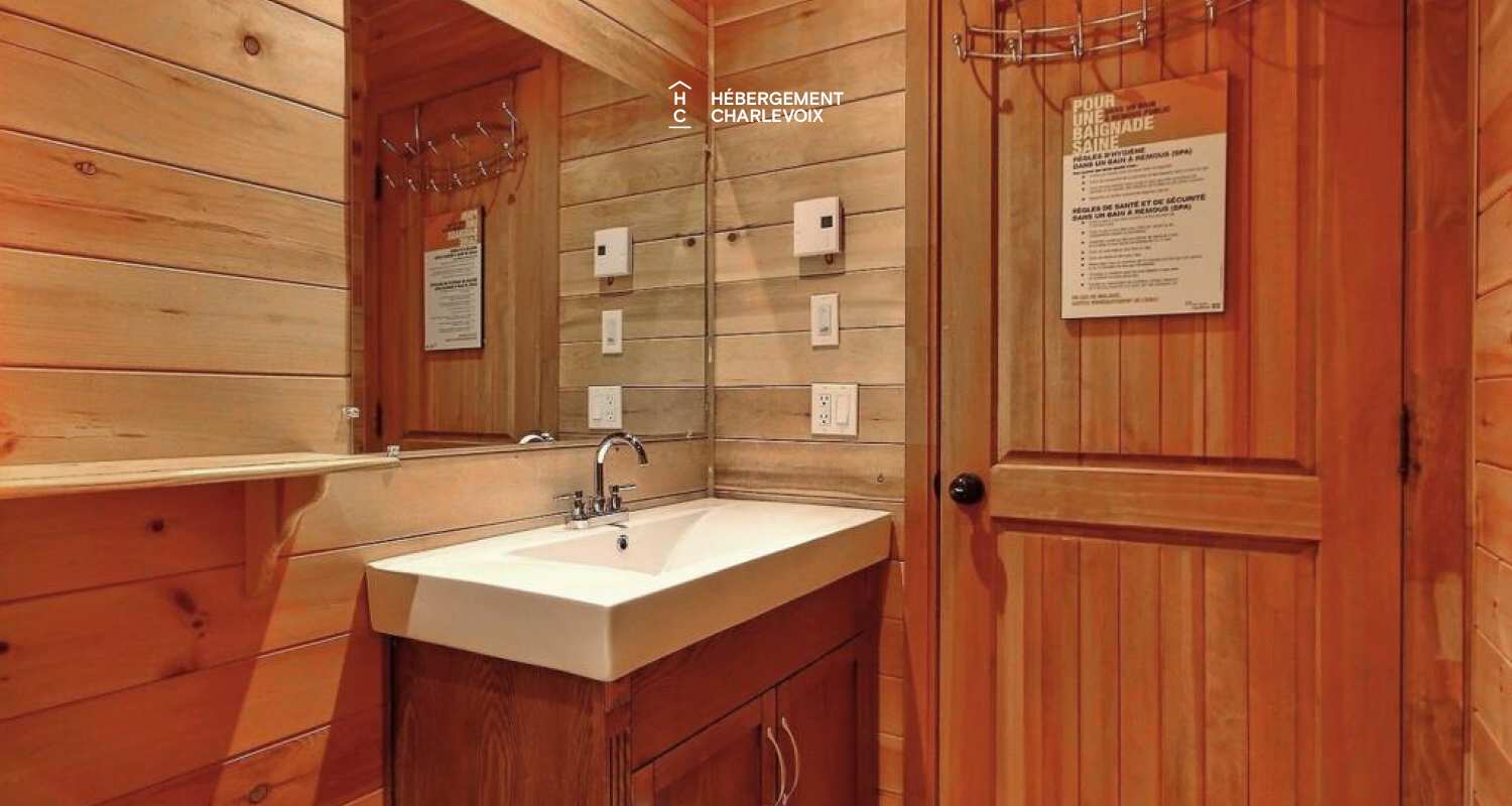 LOR-14 - Spacious terrace with a spa