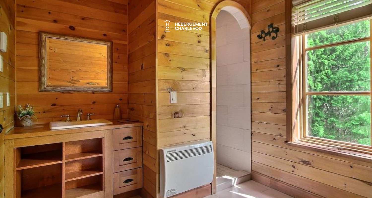 LOR-14 - Spacious terrace with a spa