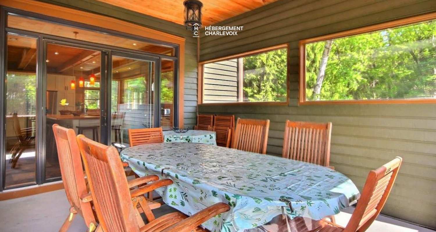 LOR-14 - Spacious terrace with a spa