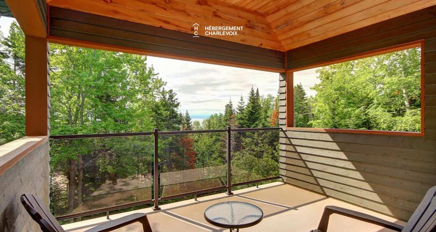 LOR-14 - Spacious terrace with a spa