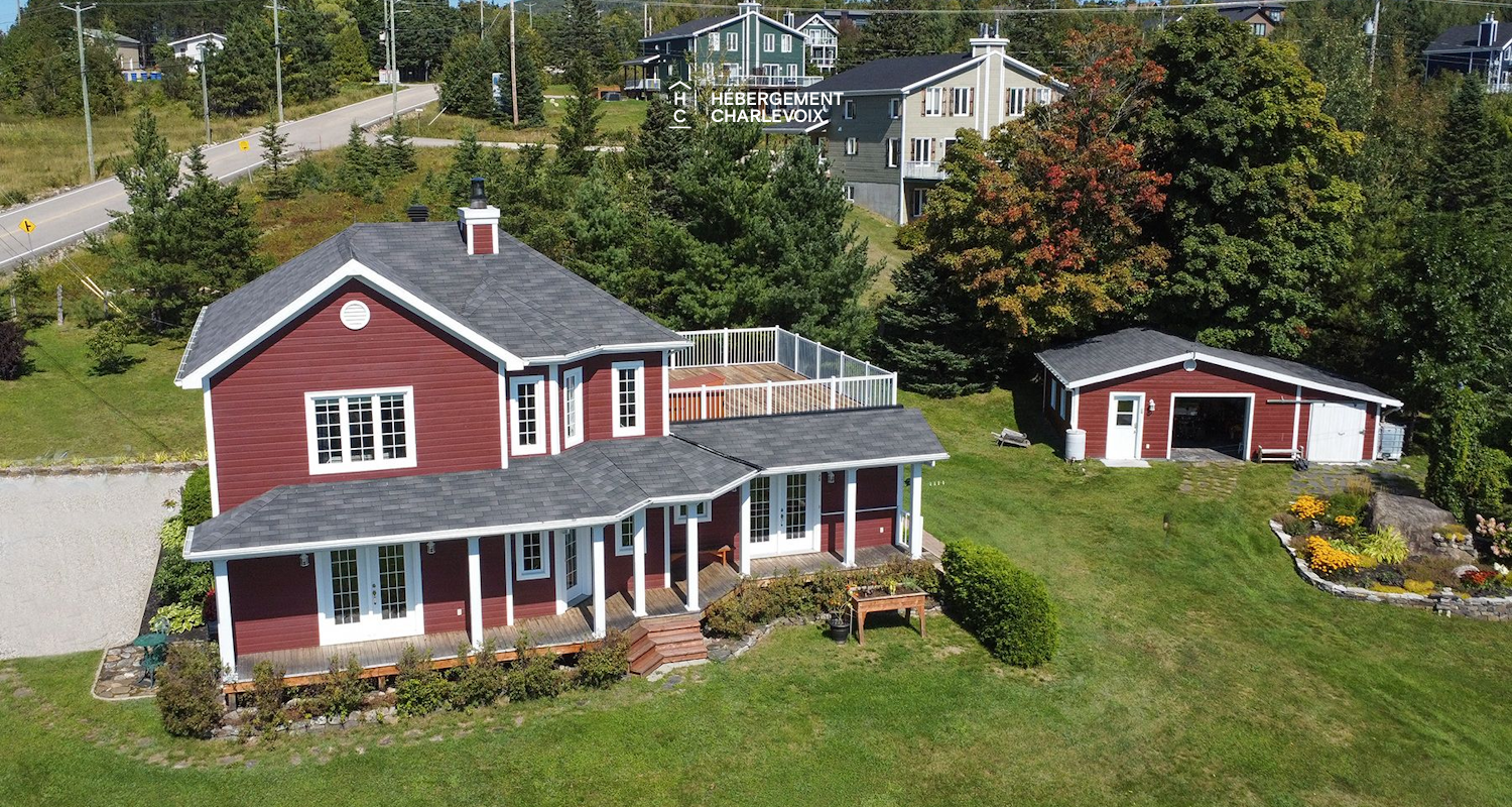 MAR-17 - Roof terrace with river view.