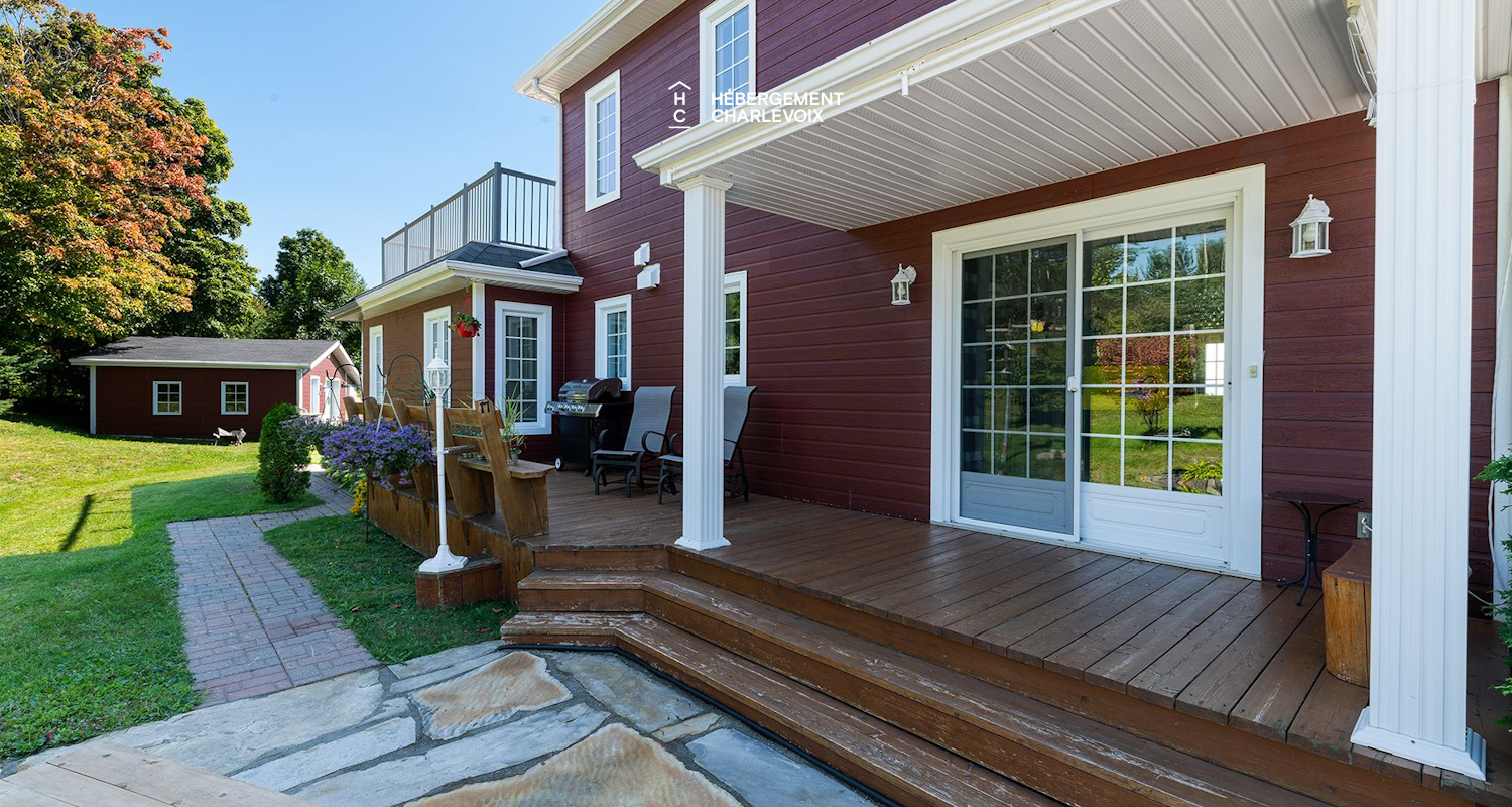 MAR-17 - Roof terrace with river view.