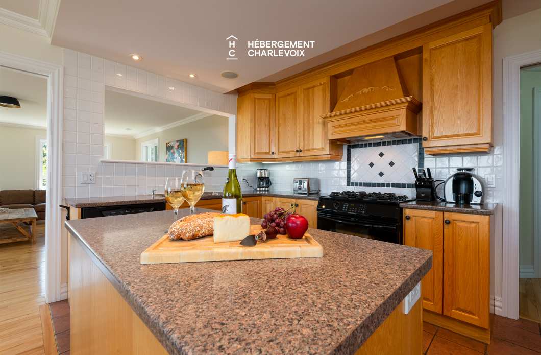 MAR-271 - Inviting Villa with breathaking views: Perfect for gatherings and exploring beautiful Charlevoix!