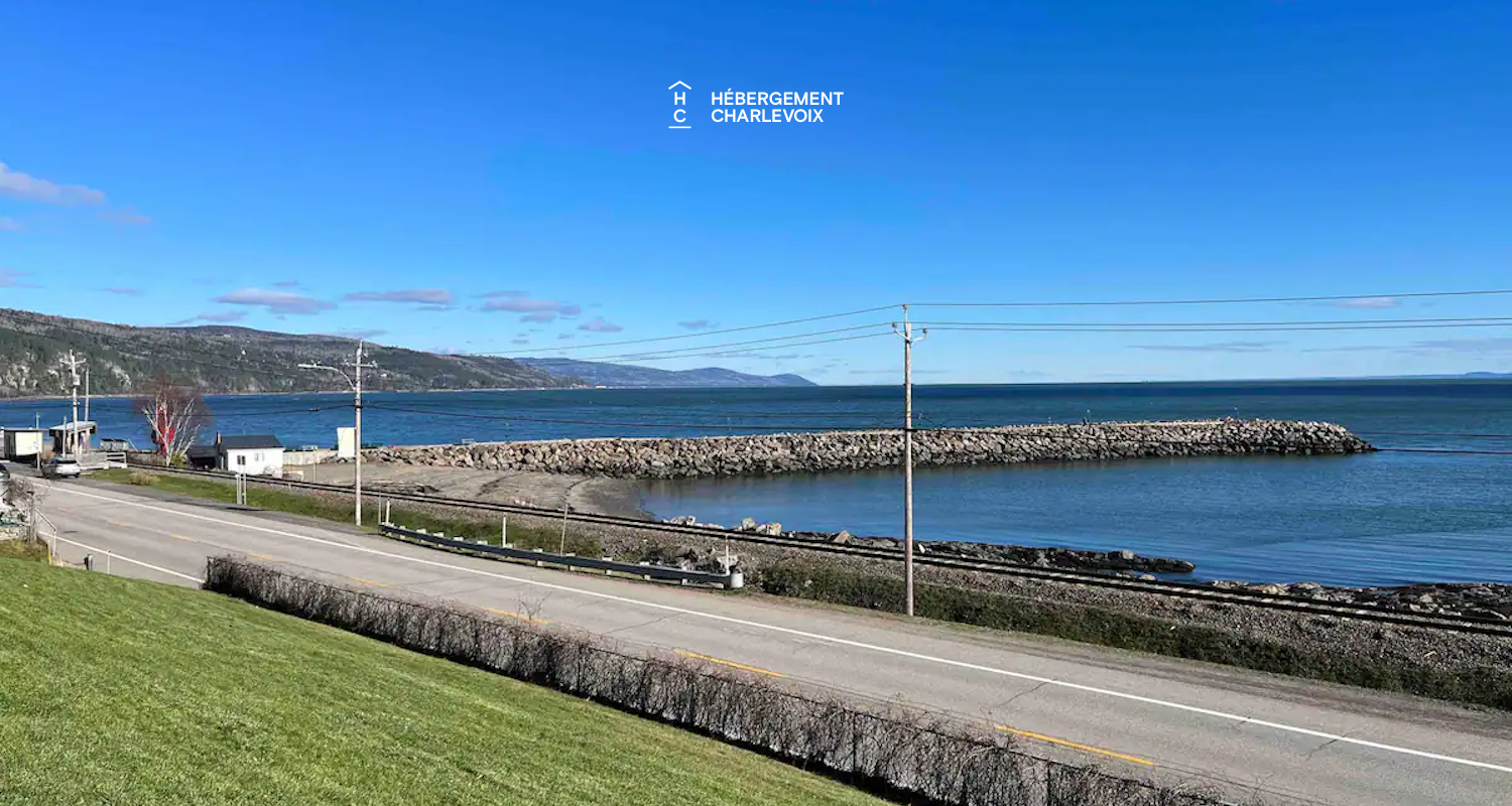 MER-294 - Un petit paradis avec une vue incroyable sur le Fleuve St-Laurent tout au long de l'année! 