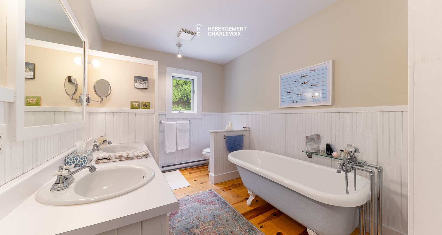 MER-294 - Un petit paradis avec une vue incroyable sur le Fleuve St-Laurent tout au long de l'année! 