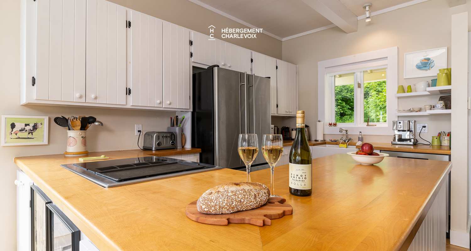 MER-294 - Un petit paradis avec une vue incroyable sur le Fleuve St-Laurent tout au long de l'année! 