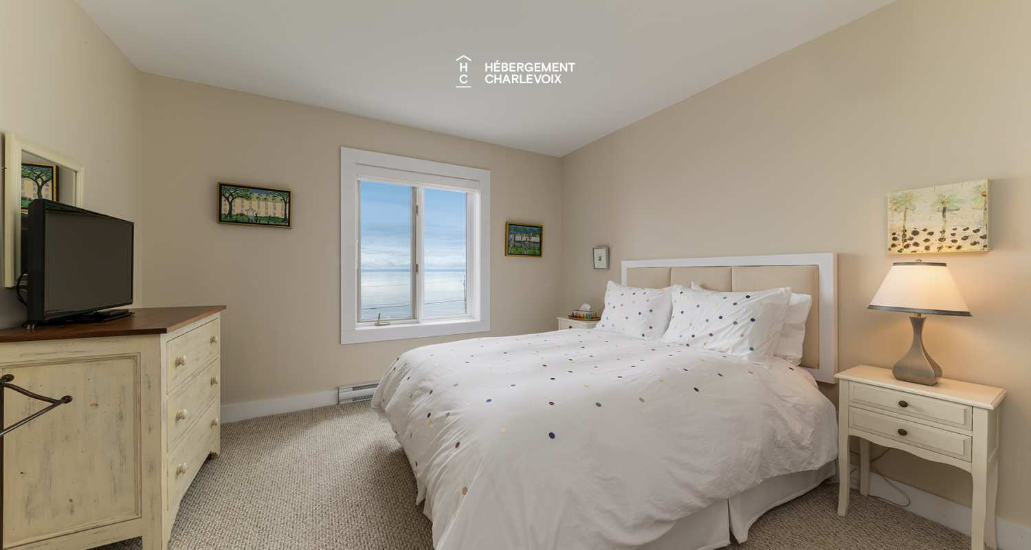 MER-294 - Un petit paradis avec une vue incroyable sur le Fleuve St-Laurent tout au long de l'année! 