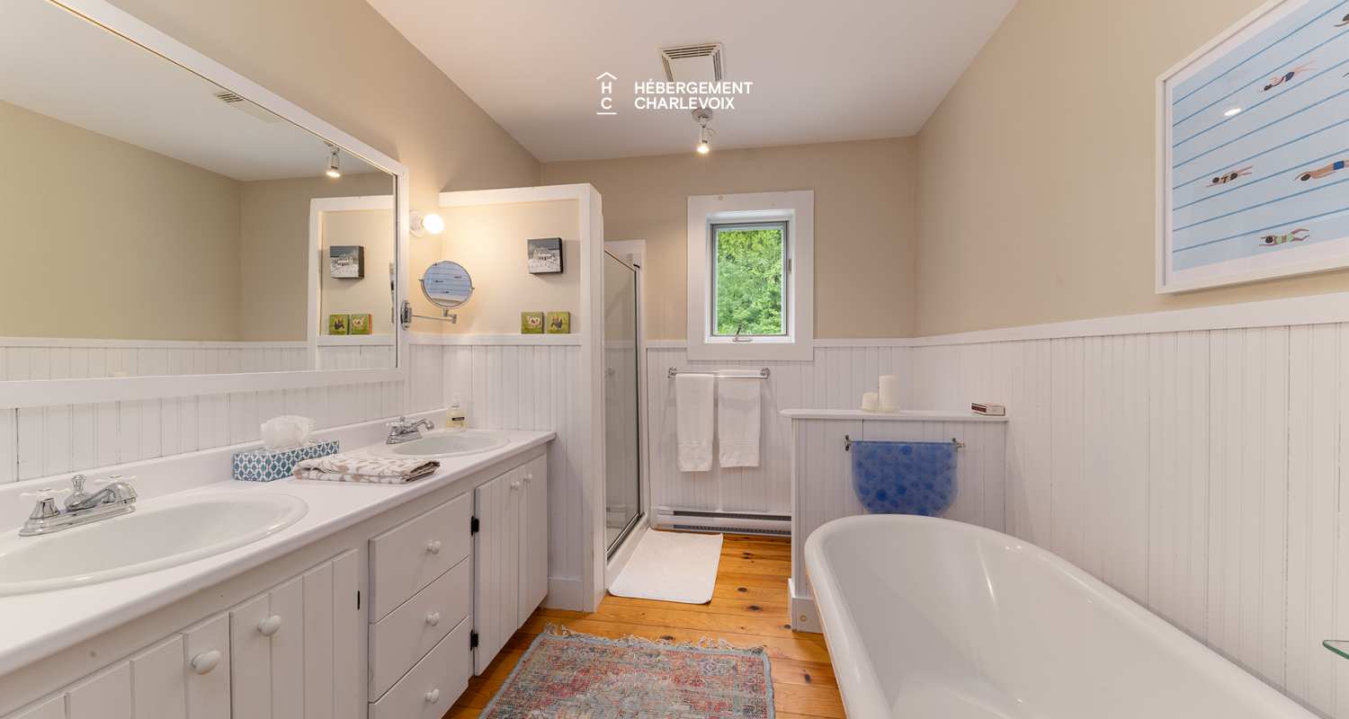 MER-294 - Un petit paradis avec une vue incroyable sur le Fleuve St-Laurent tout au long de l'année! 