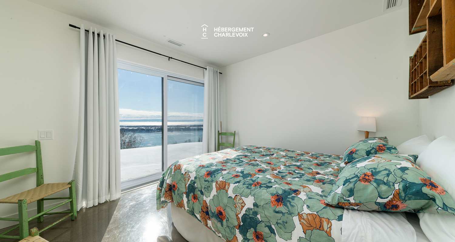 MIS-343 - Breathtaking view of the St. Lawrence River.