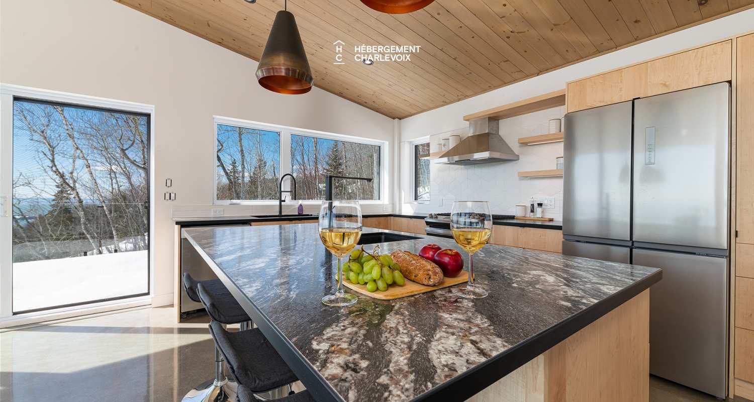 MIS-343 - Breathtaking view of the St. Lawrence River.