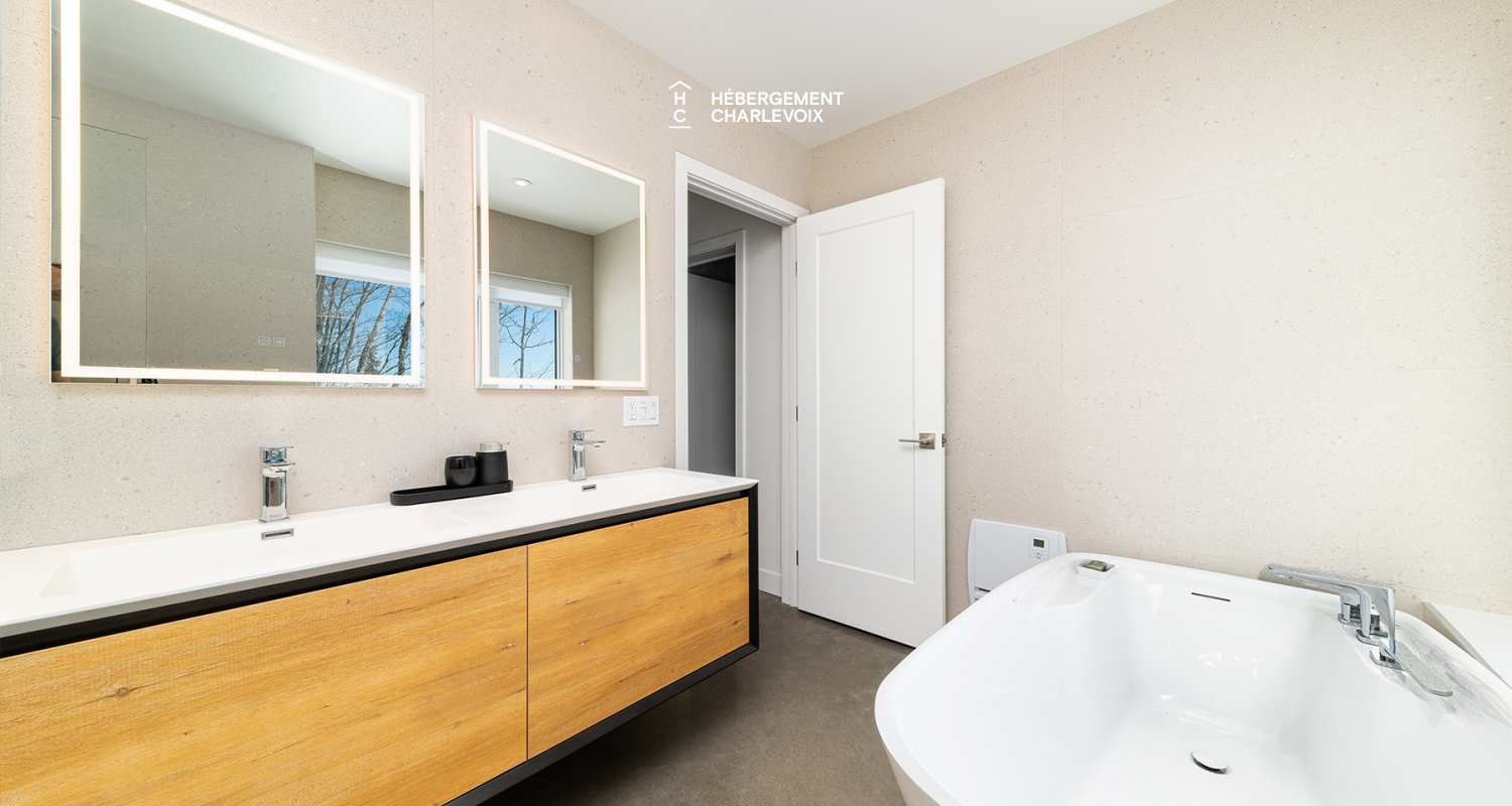 MIS-343 - Breathtaking view of the St. Lawrence River.