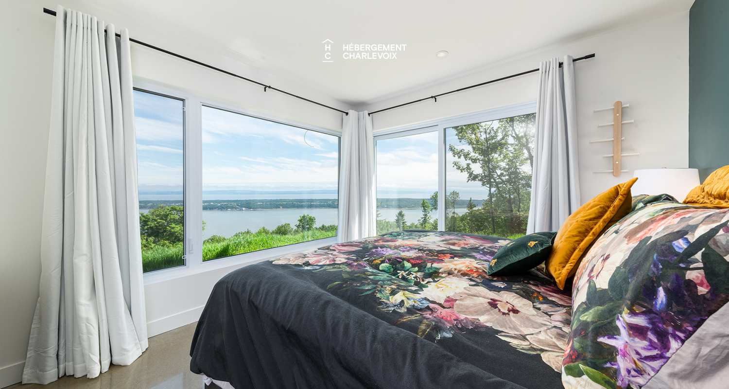 MIS-343 - Breathtaking view of the St. Lawrence River.